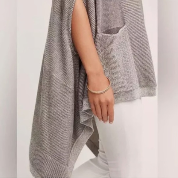 MOTH for ANTHROPOLOGIE Gray Knit Madison Park Poncho, size XS/S - Picture 3 of 10